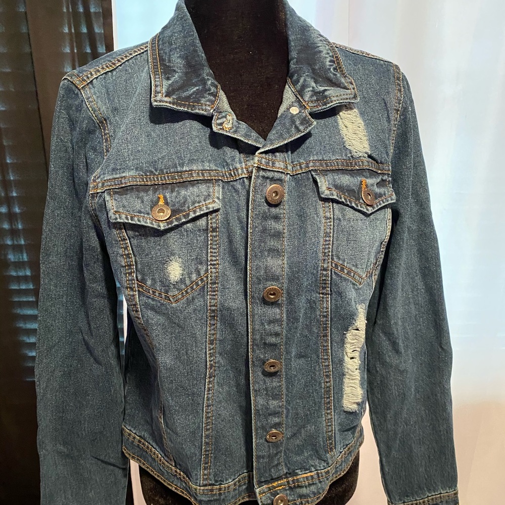 Button down jean jacket - Picture 2 of 4